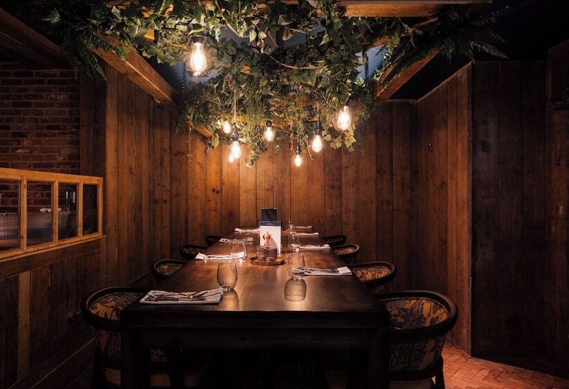 ホテル The Stroud