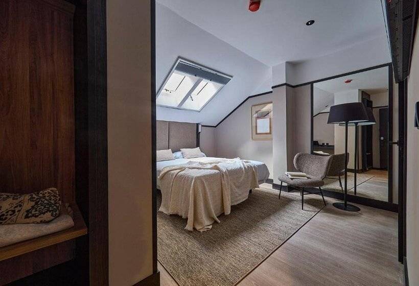 ホテル B48 Oviedo Opera