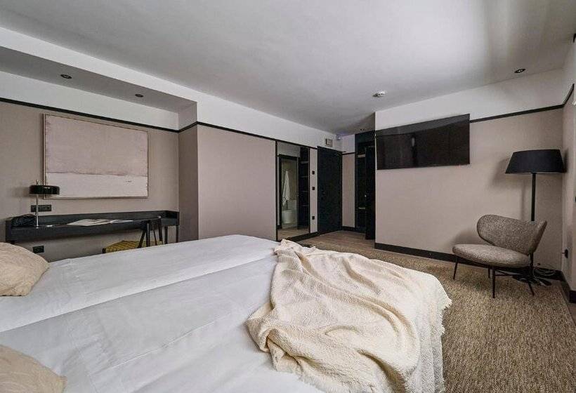 ホテル B48 Oviedo Opera