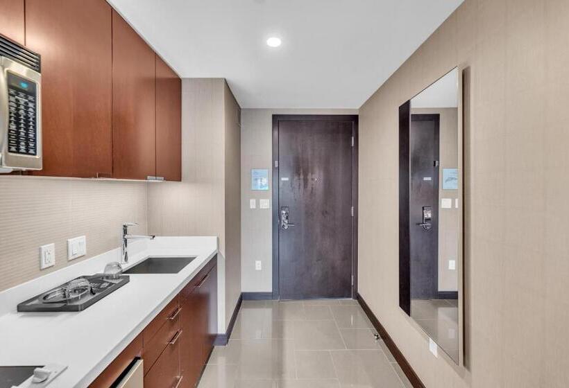 Vdara Beautiful Suite On 22nd Flr Free Valet Parking