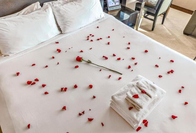 Vdara Beautiful Suite On 22nd Flr Free Valet Parking