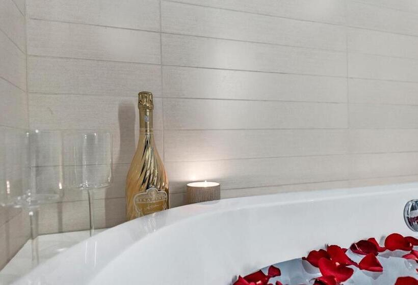 Vdara Beautiful Suite On 22nd Flr Free Valet Parking