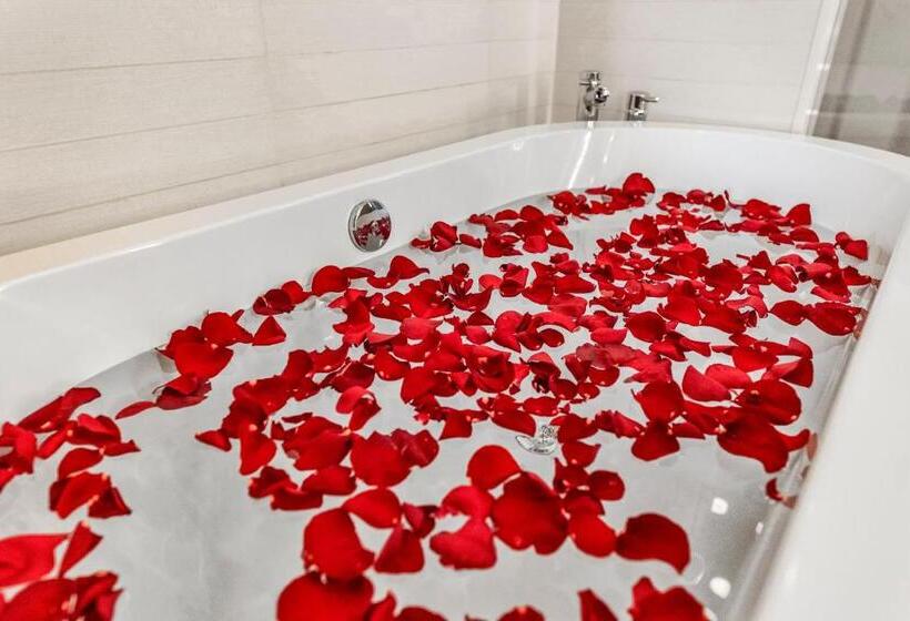 Vdara Beautiful Suite On 22nd Flr Free Valet Parking