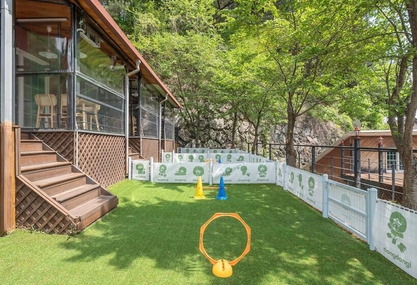 Gapyeong Daengdaengi Dog Pension Silver