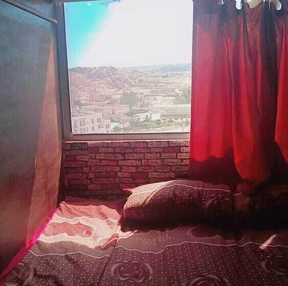 هتل کپسول Petra Inbox Hostel