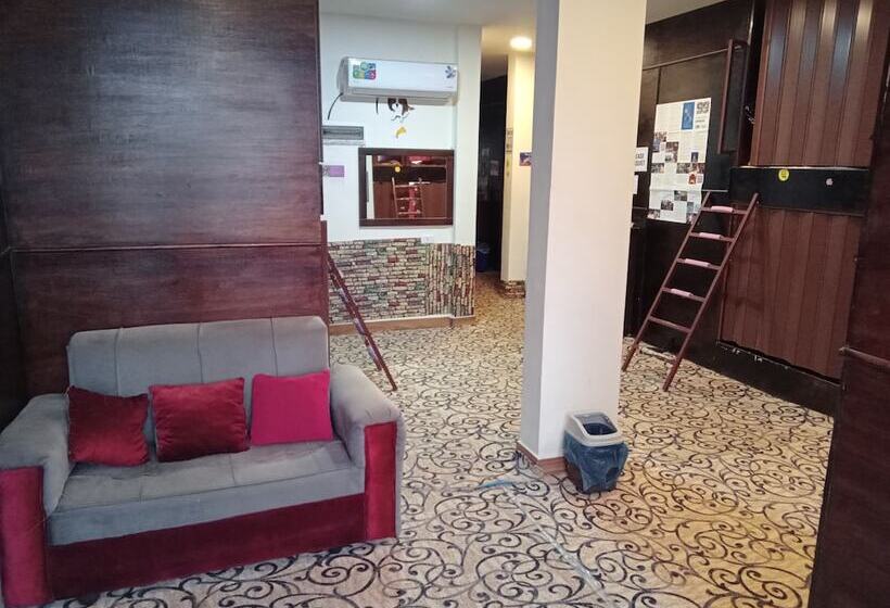 هتل کپسول Petra Inbox Hostel