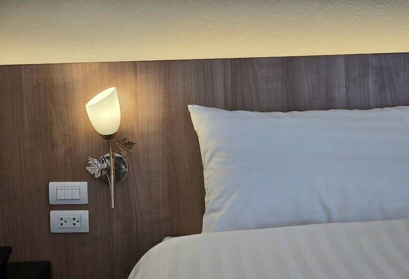 فندق Manee Mantra