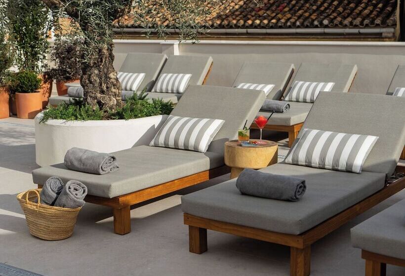 هتل Well And Come Malaga