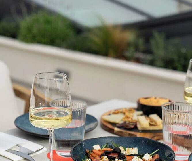 هتل Well And Come Malaga