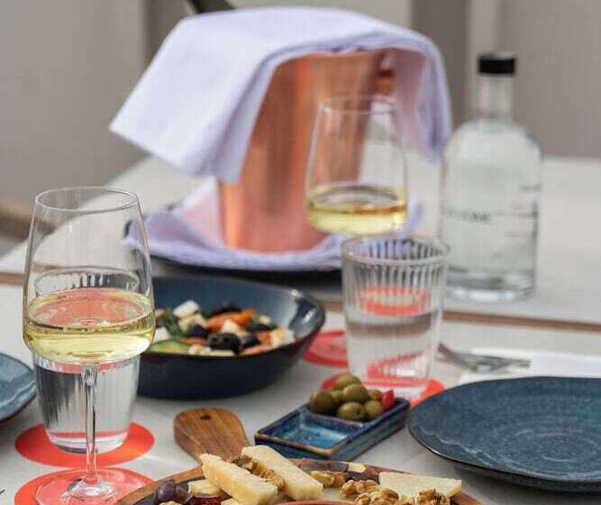 هتل Well And Come Malaga