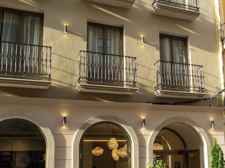 هتل Well And Come Malaga