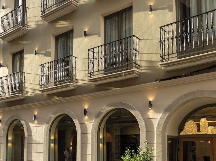 هتل Well And Come Malaga