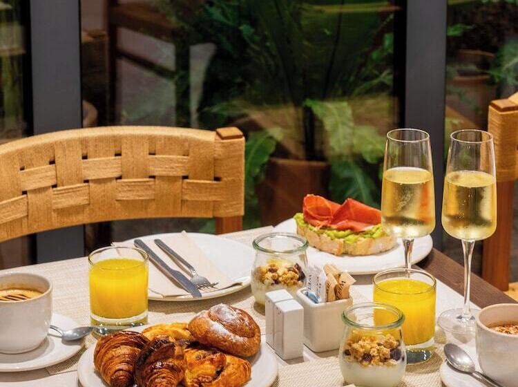 هتل Well And Come Malaga