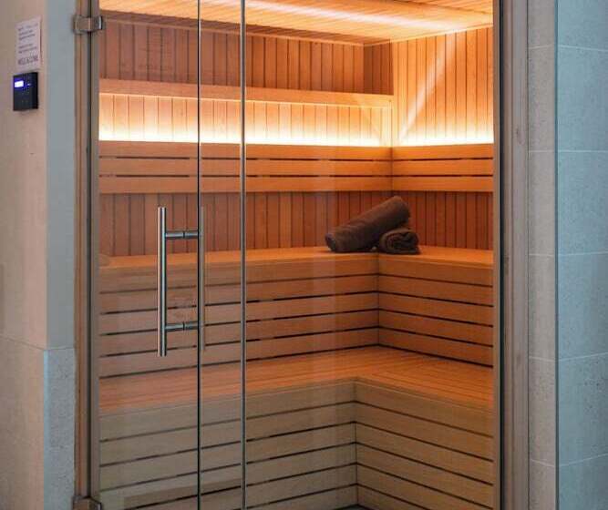 هتل Well And Come Malaga