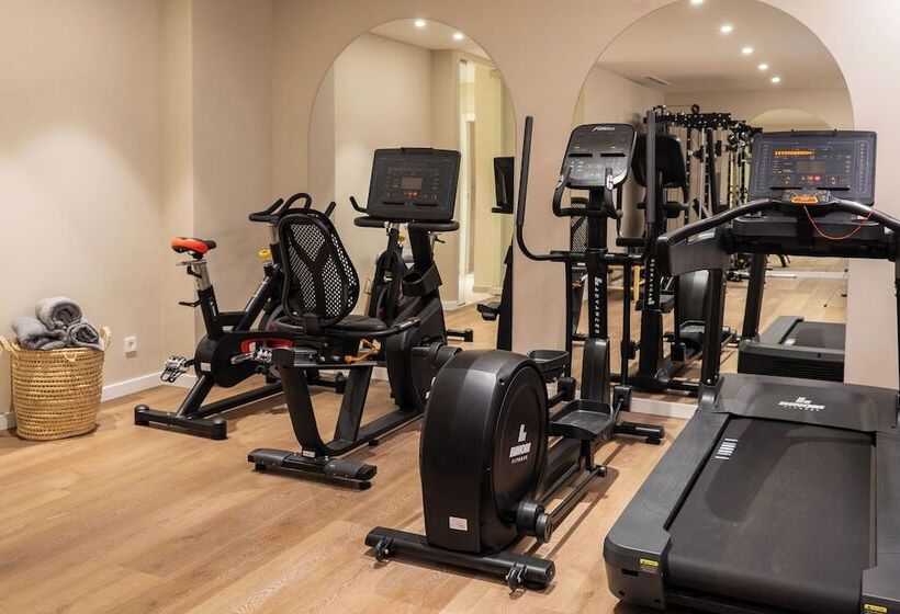 هتل Well And Come Malaga