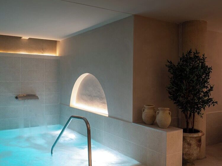 هتل Well And Come Malaga