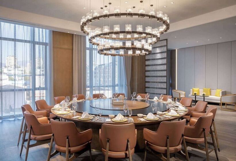 Отель Wyndham Grand Lishui Downtown