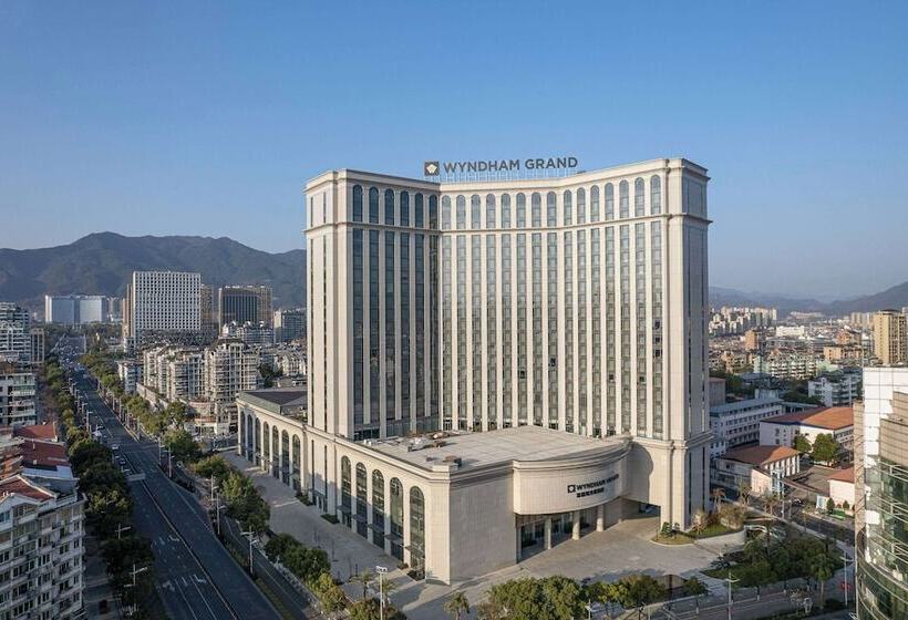 Отель Wyndham Grand Lishui Downtown