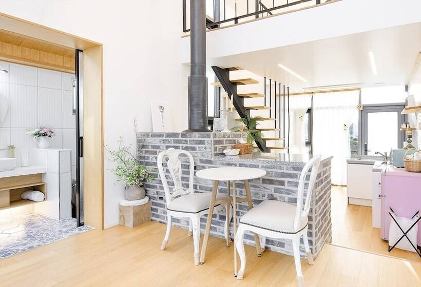 Jeju Geunalohu Pension