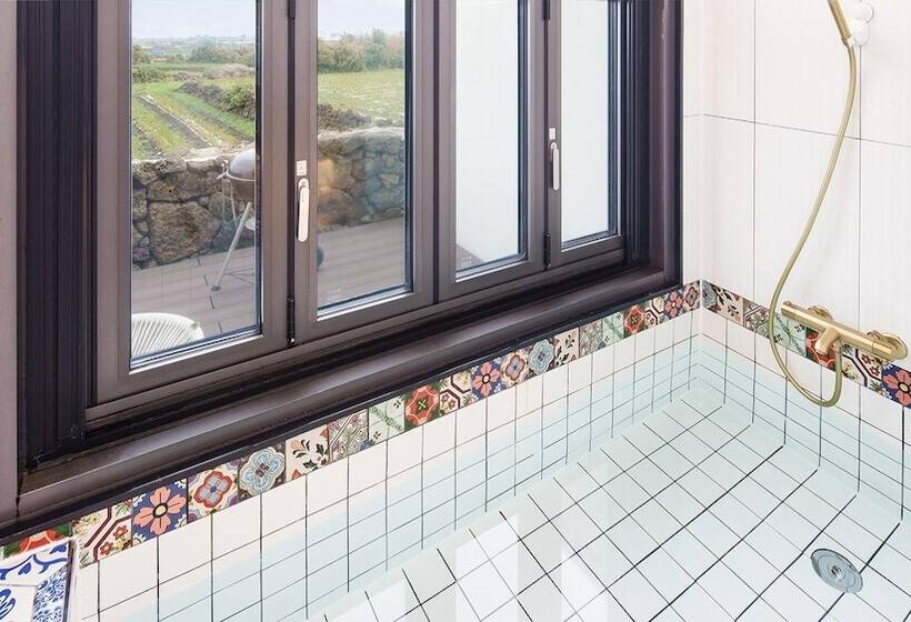 Jeju Geunalohu Pension