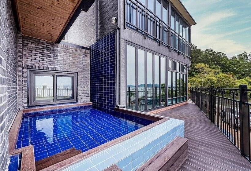 Namhae Yanghwa Seaside Pension