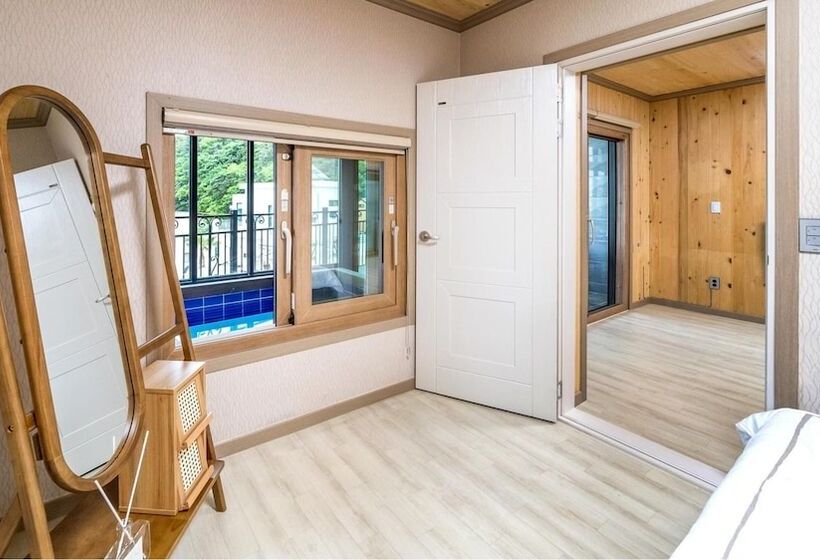 Namhae Yanghwa Seaside Pension