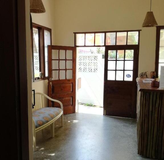 فندق صغير The Base Backpackers