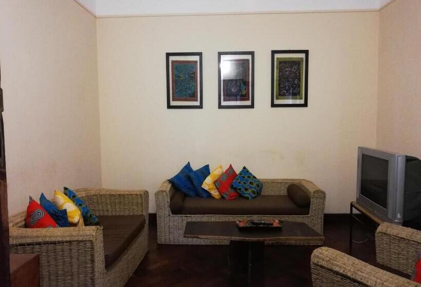 فندق صغير The Base Backpackers