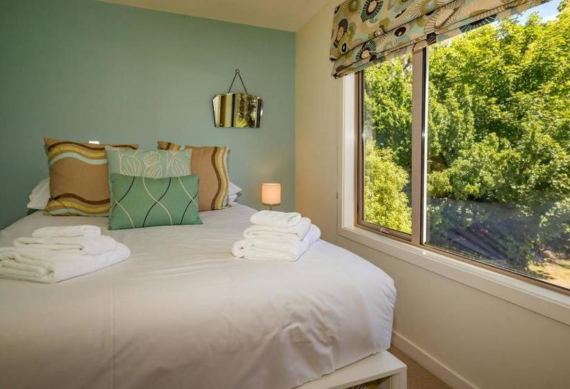 An Alpine Lodge For Sharing