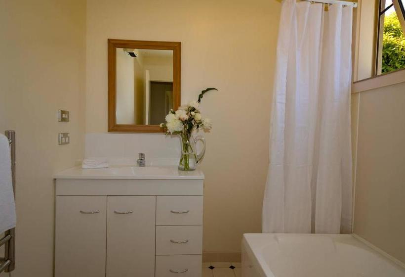 An Alpine Lodge For Sharing