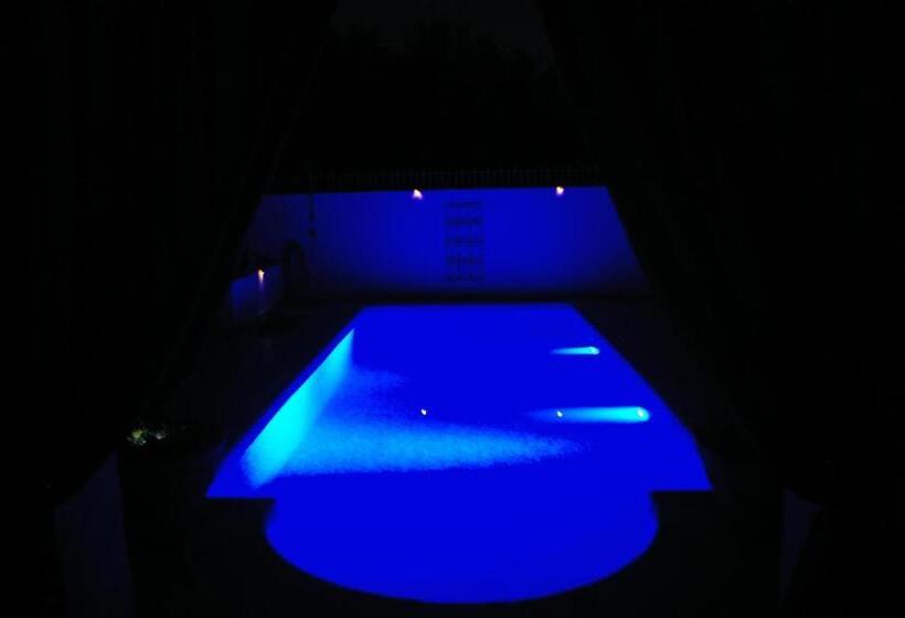 ベッドアンドブレックファースト Midounia