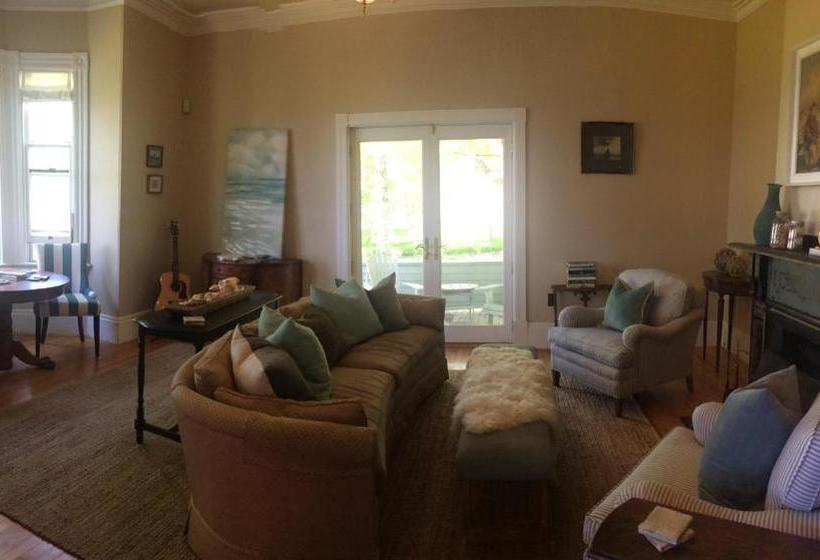 مبيت وإفطار The Library Inn