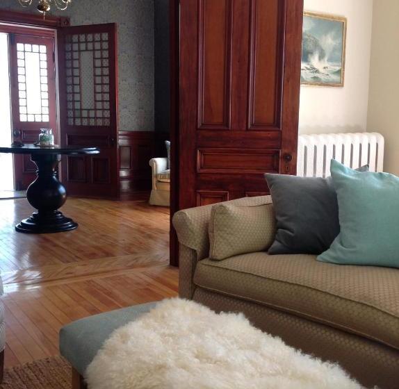 مبيت وإفطار The Library Inn