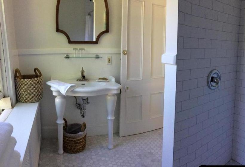 مبيت وإفطار The Library Inn