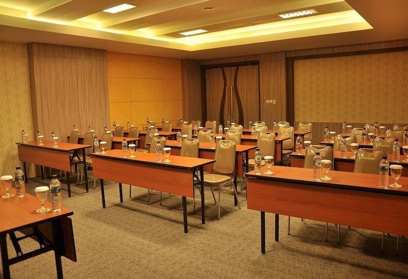 هتل Ascent Premiere Pasuruan