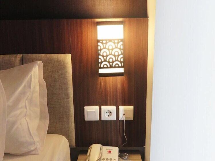 Отель Ascent Premiere Pasuruan