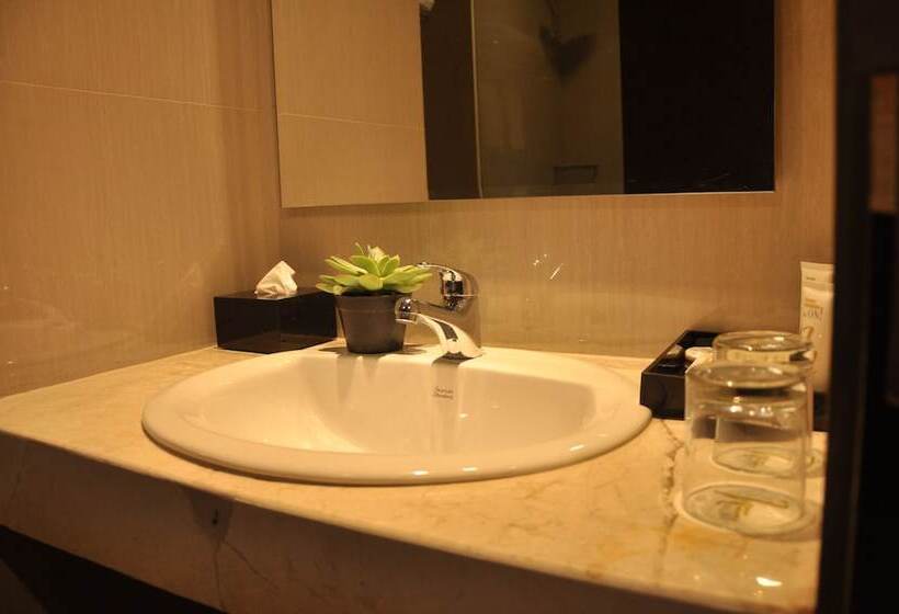 Отель Ascent Premiere Pasuruan