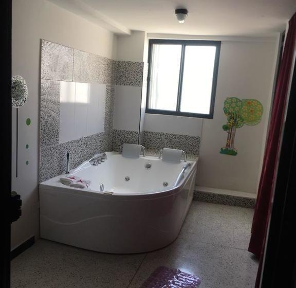 בית מלון כפרי Cartago Plaza