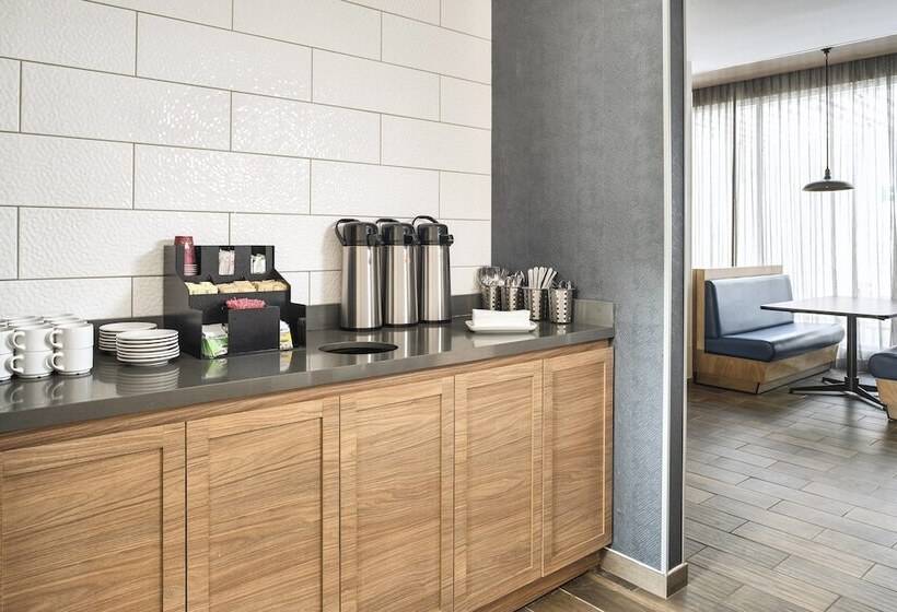 Отель Fairfield Inn & Suites By Marriott Tijuana