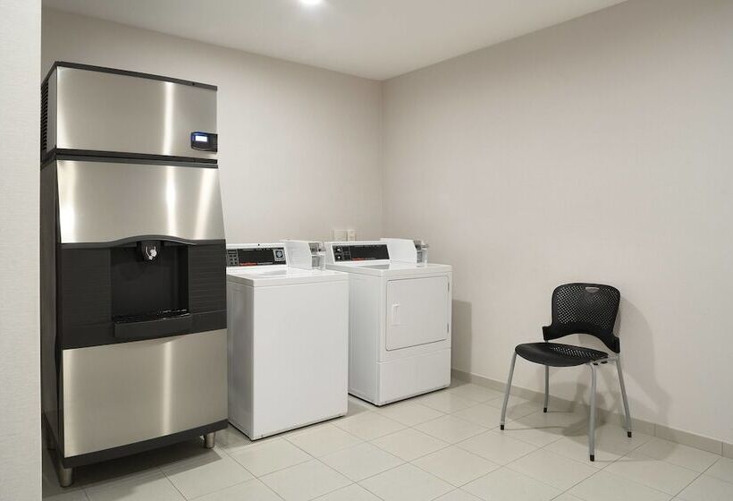 Отель Fairfield Inn & Suites By Marriott Tijuana