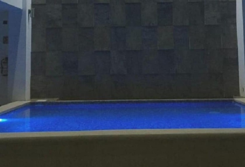 ホテル Habitat Inn