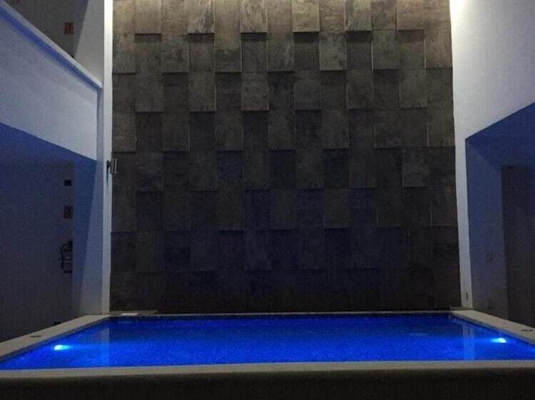 ホテル Habitat Inn