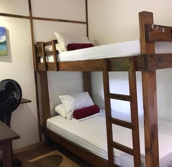 Отель Mal Pais Surf Camp