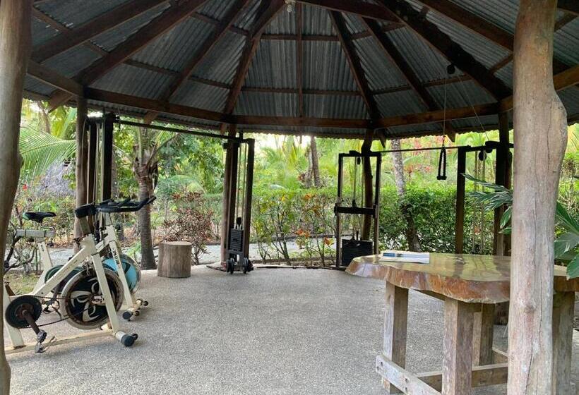 Отель Mal Pais Surf Camp