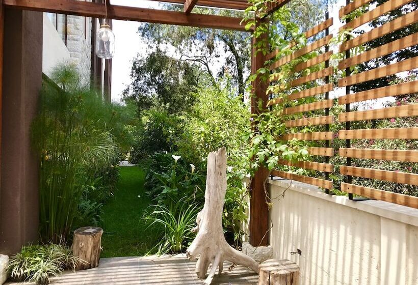 Ilalo Garden Hotel & Restaurant