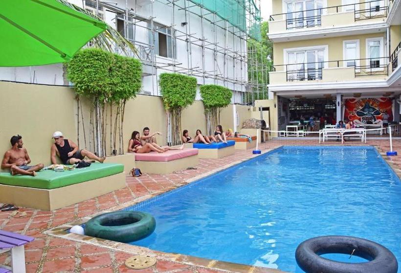 Mad Monkey Kampot Hostel   Adults Only