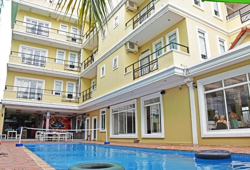 Mad Monkey Kampot Hostel   Adults Only