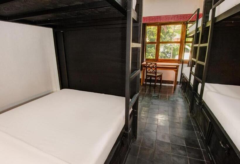 Mad Monkey Hostel Phnom Penh