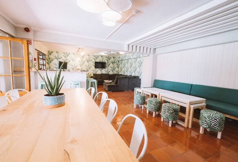 Nice Way Cascais Hostel & Surf Camp