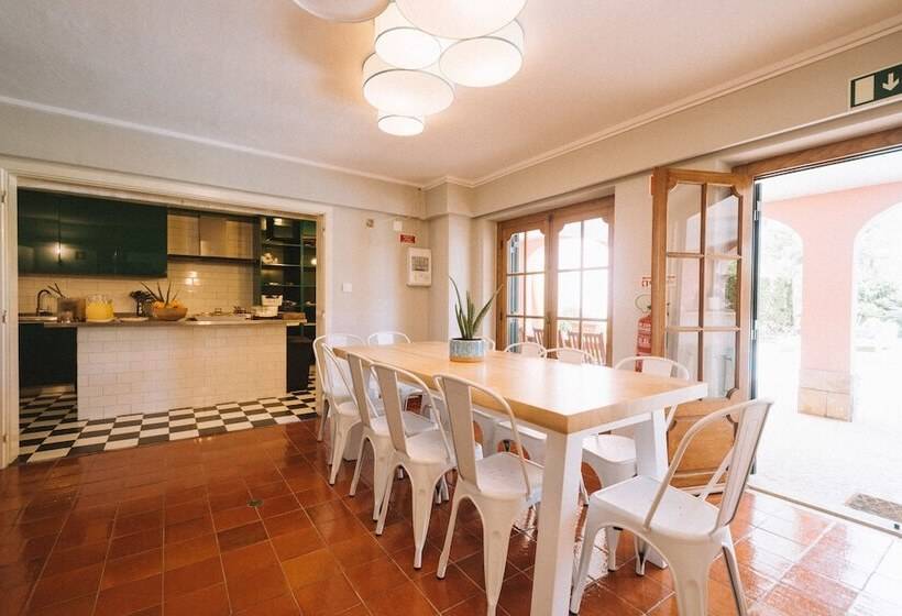 Nice Way Cascais Hostel & Surf Camp